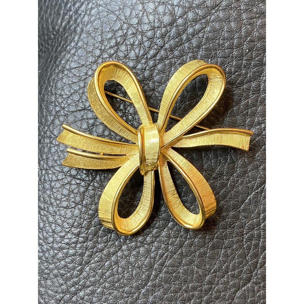 MONET Classy  Design Bow Brooch, Textured Gold-tone Pin Large Wrap Yourself